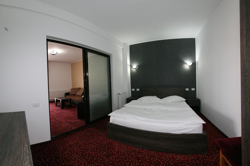 Hotel Rebis 브러일라 외부 사진