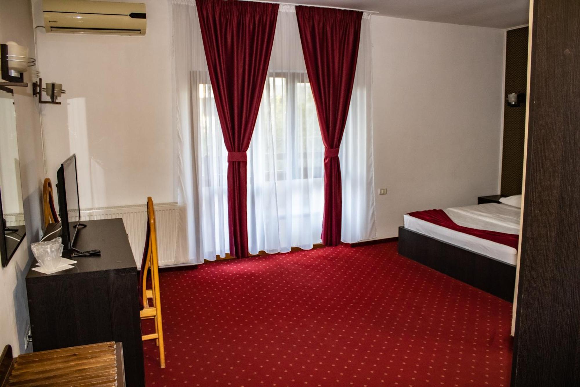 Hotel Rebis 브러일라 외부 사진